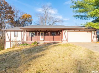 5937 W Ridgecrest Dr, Peoria, IL 61615