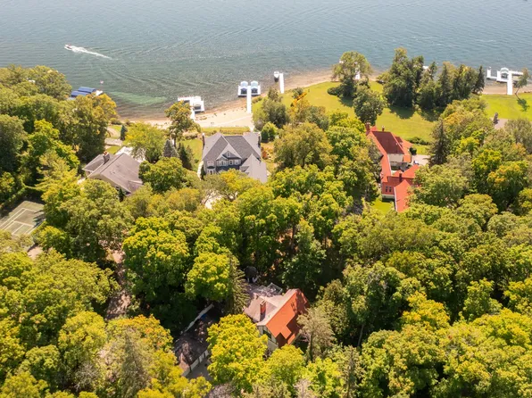 N2218 Bonnie Brae Ln, Lake Geneva, WI 53147