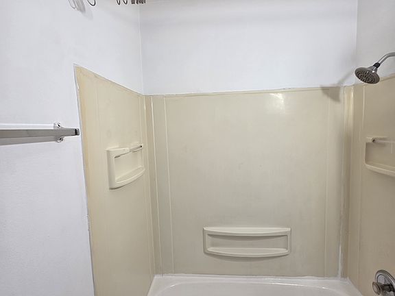 3rd image of 1525 Norway Ln APT 1B