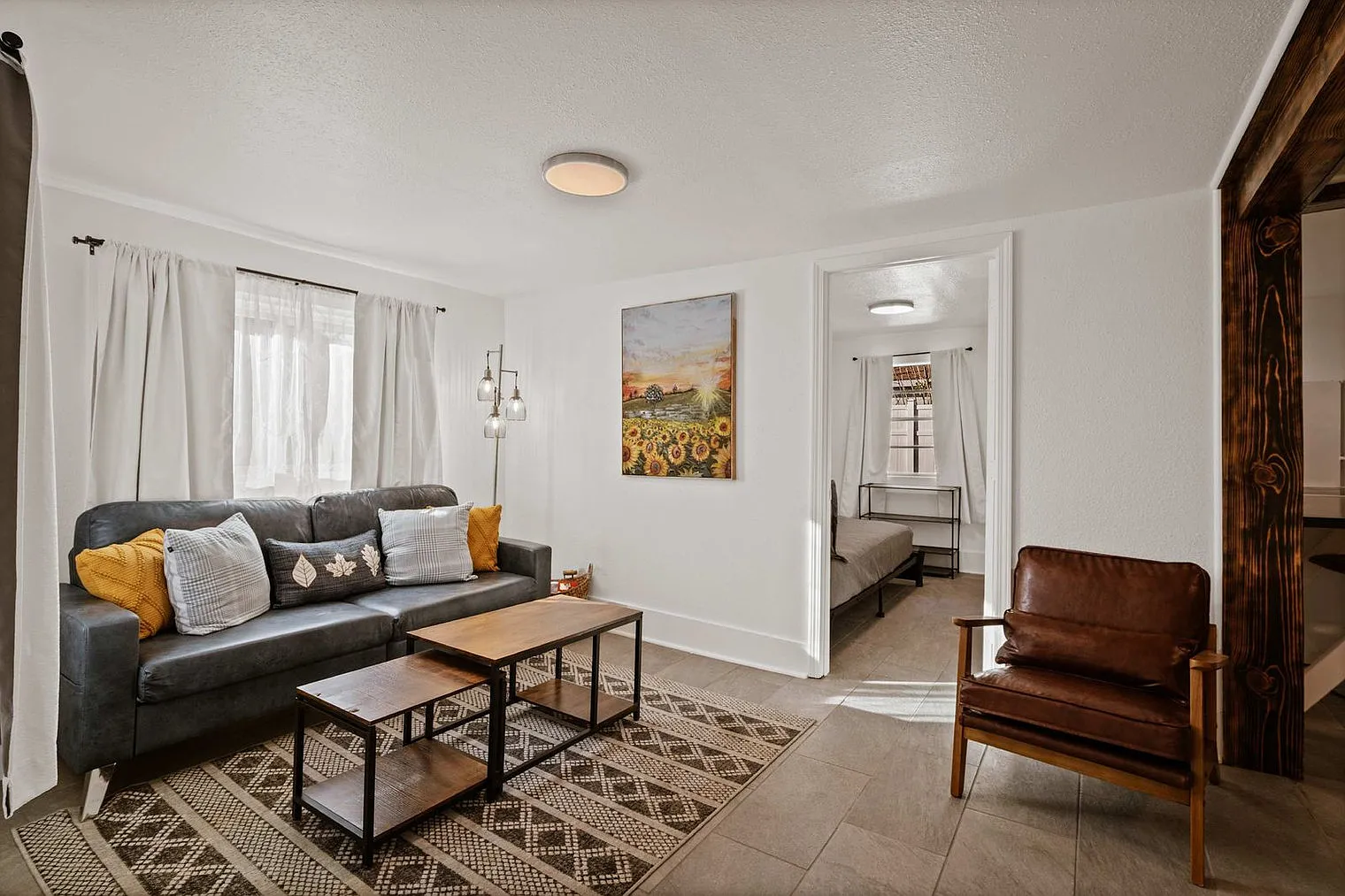 3 bed, 1.0 bath, 1044 sqft, $2,164 — Photo 4
