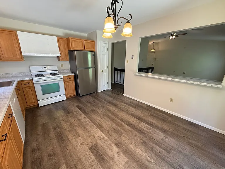 17 Hurstfield Ct — Photo 12