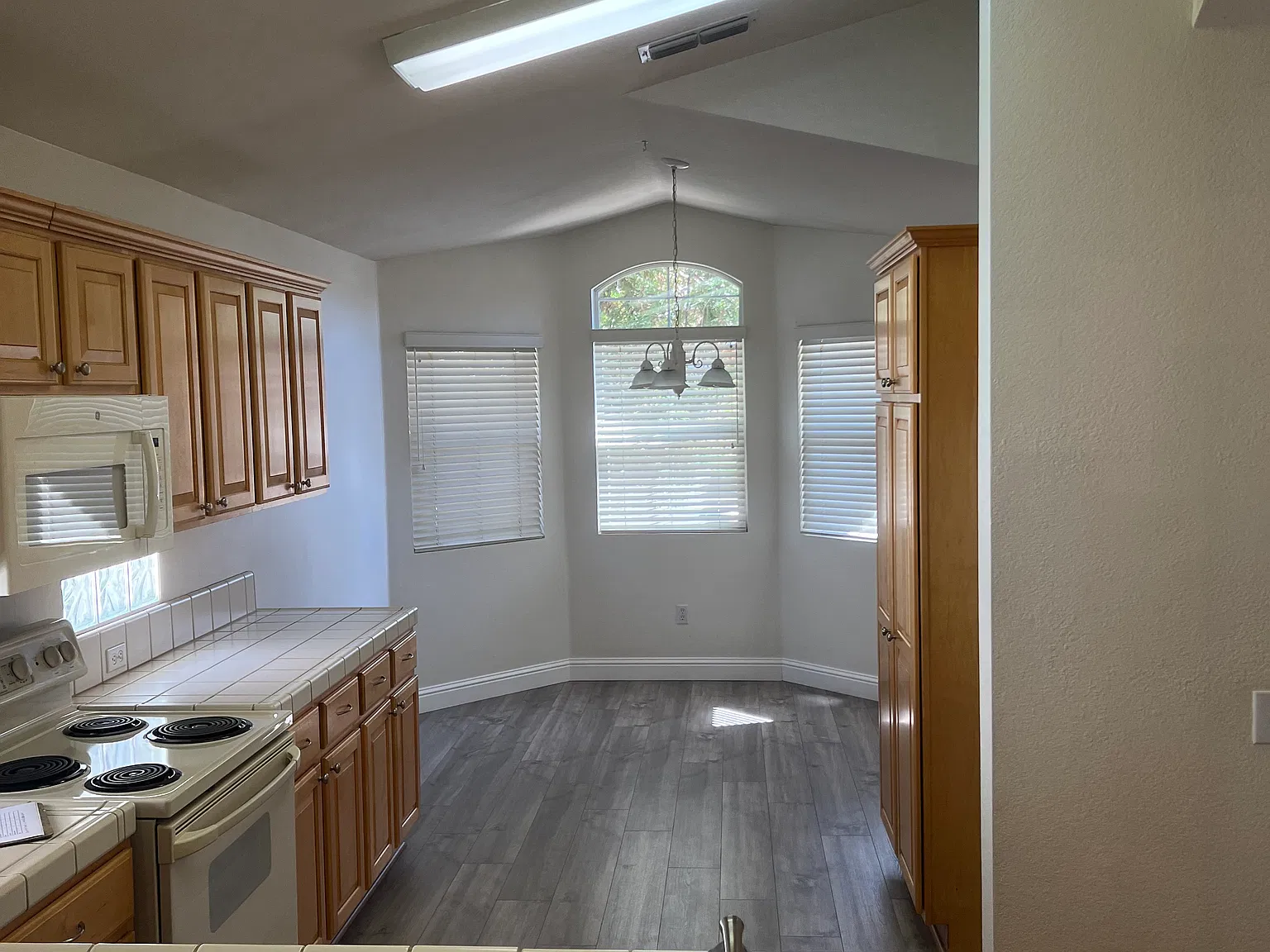 2 bed, 1337 sqft, $2,695 — Photo 4