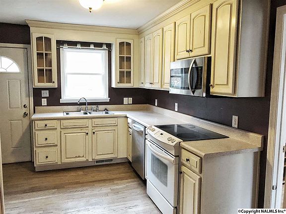 2nd image of 128 Victoria Hills Dr SE