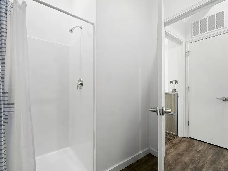 MAIN608 — Photo 27