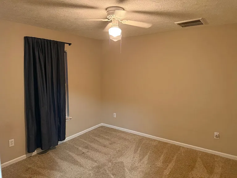 106 Thorton Dr — Photo 8