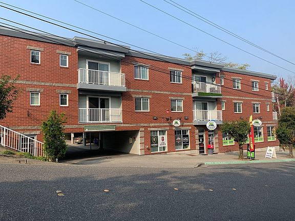 3rd image of 2211 Douglas Ave #458