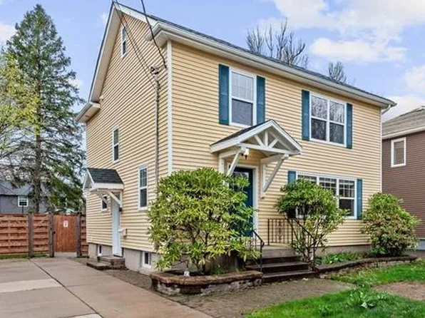 84 Kensington Dr, Moncton, NB E1E 3J6