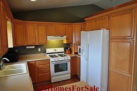 Kitchen- All applilances stay