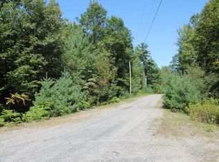 9 Poinsettia Ln, Augusta, ME 04330