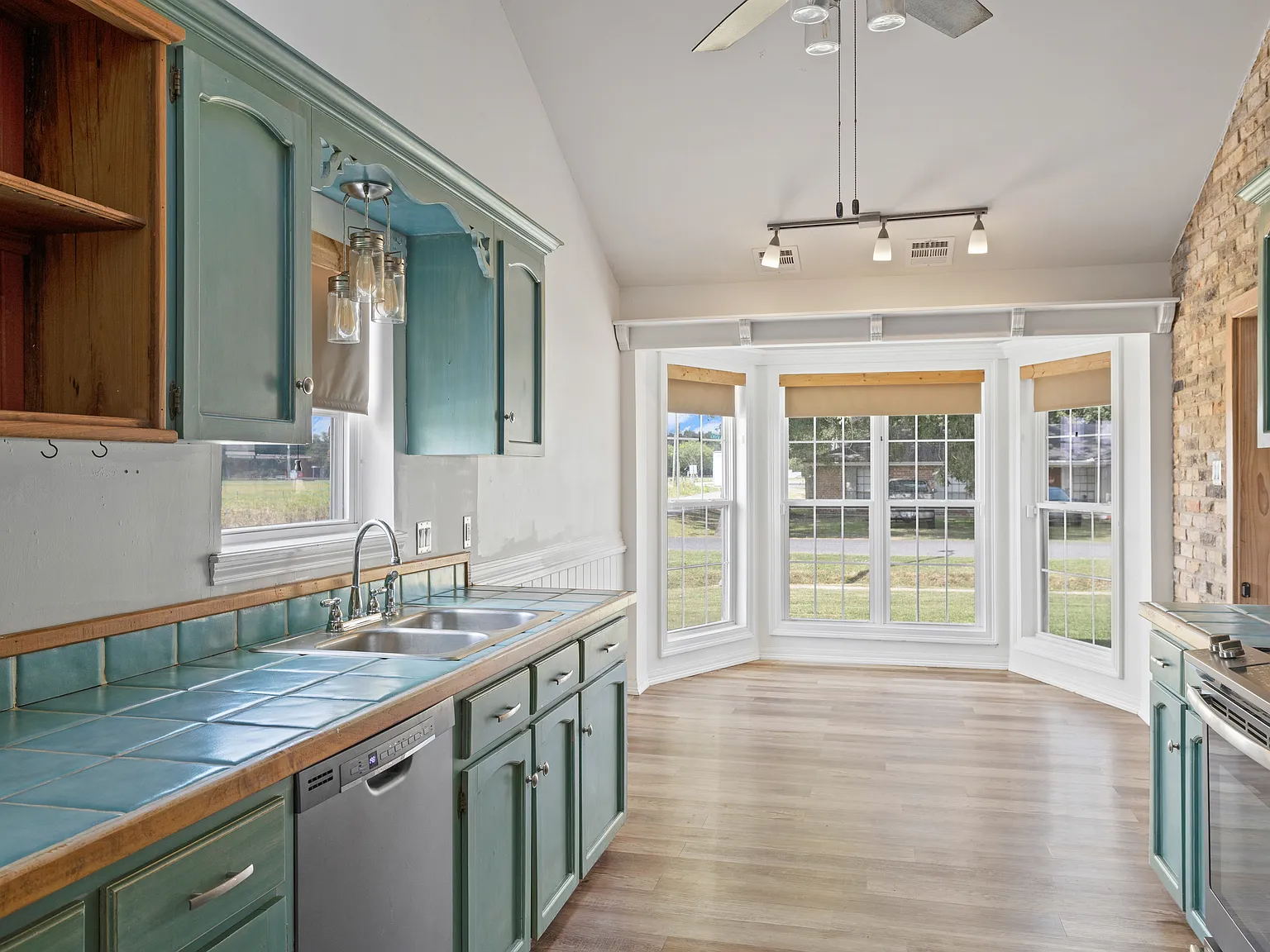 3 bed, 1575 sqft, $2,000 — Photo 4