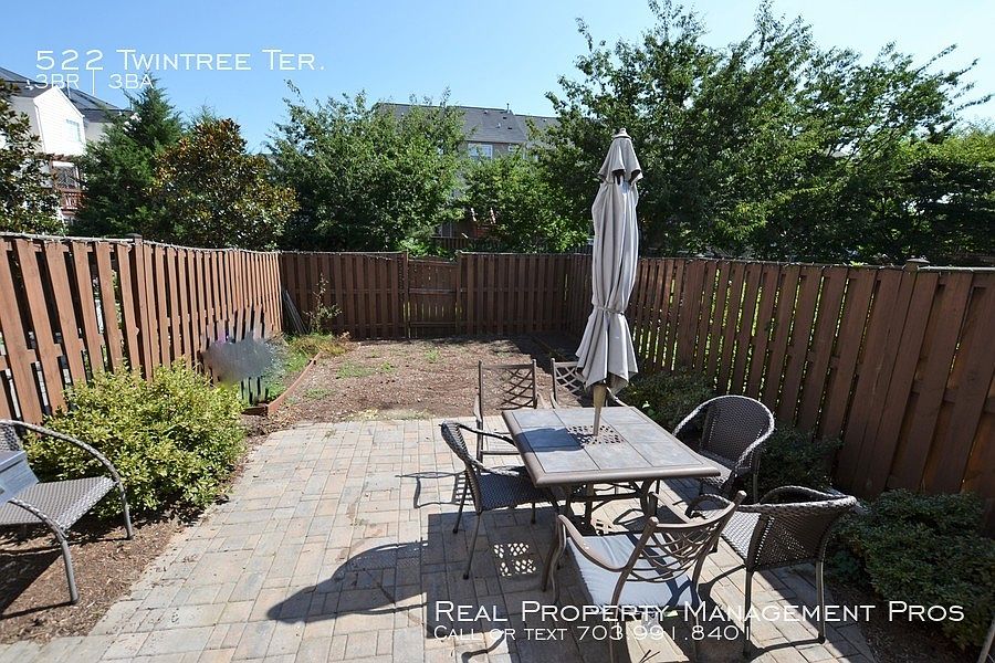 2nd image of 522 Twintree Ter NE