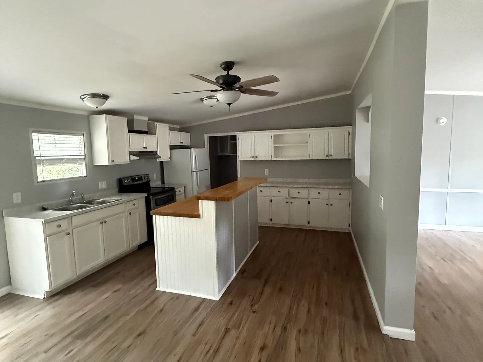 4 bed, 2200 sqft, $1,900 — Photo 3
