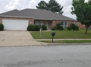 2925 N Pyrite Dr, Fayetteville, AR 72704