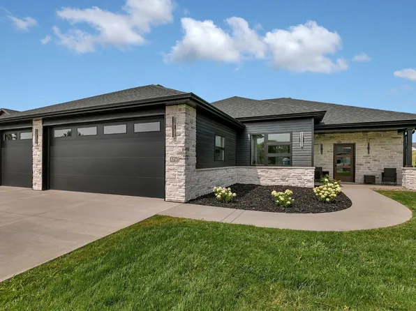 1325 Iris Ln, Saint Joseph, MN 56374