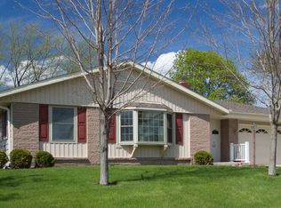 1608 Glen Anna Dr, Grafton, WI 53024