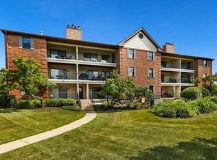 611 Hapsfield Ln UNIT 104, Buffalo Grove, IL 60089