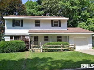1909 S Southview Ct, Jacksonville, IL 62650