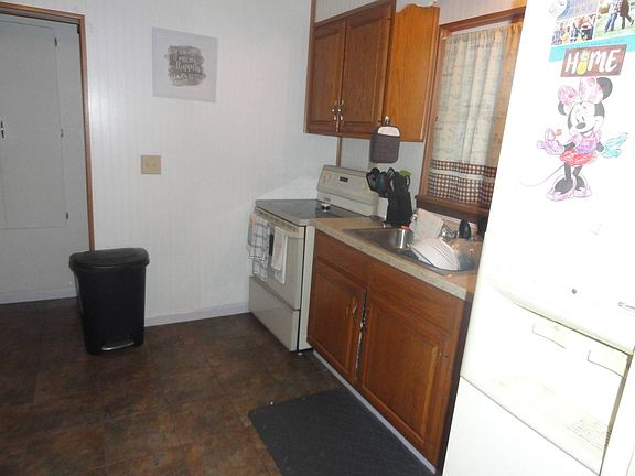 3rd image of 513 N Washington St