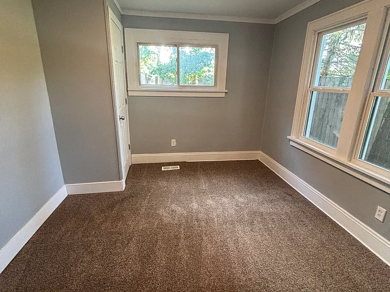 632 Grace Ave — Photo 6