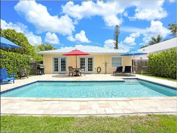 856 98th AVE N, NAPLES, FL 34108