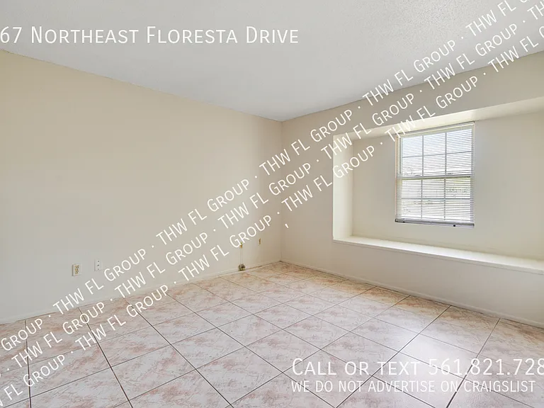 267 NE Floresta Dr — Photo 17