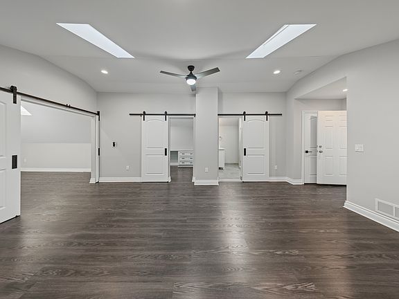 5th image of 647 E Kirby St #1