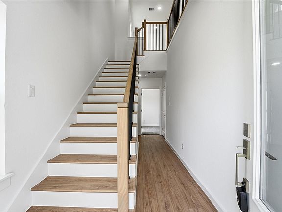 5th image of 7451-7453 Lasalette St