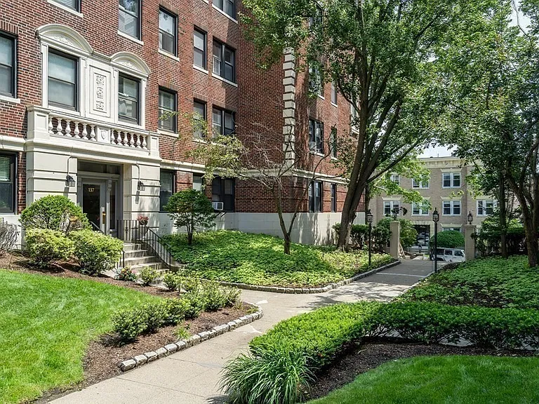 137 Englewood Ave #5 — Photo 33