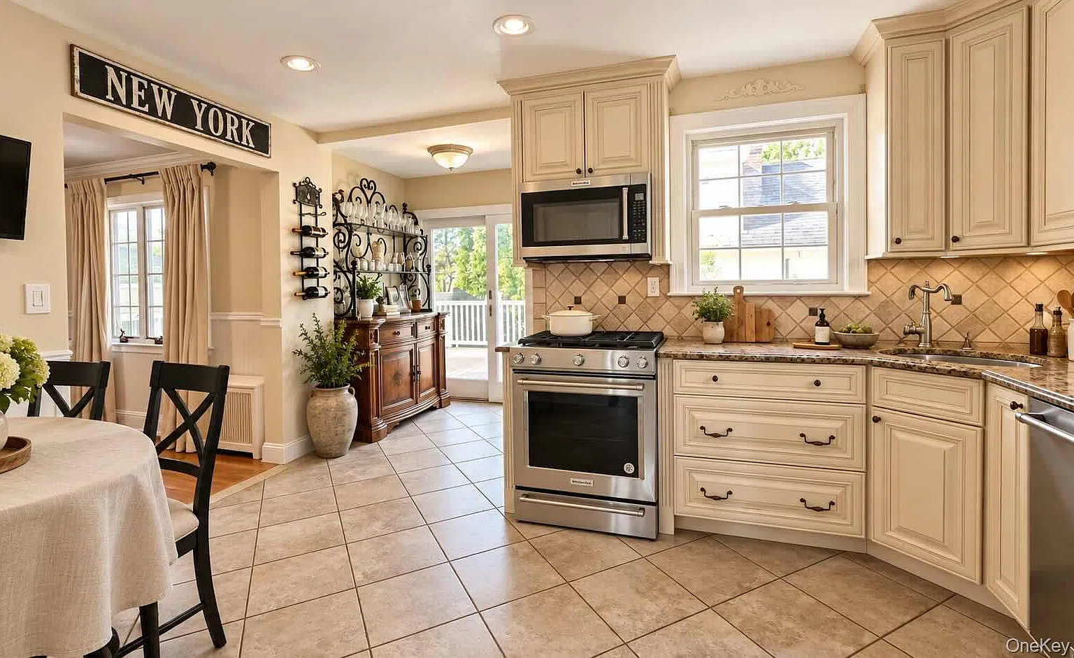 2 bed, 2.5 bath, 1670 sqft, $4,500 — Photo 4