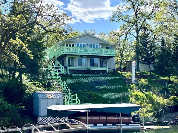 3036 E Lakeshore Dr, Brooklyn, IA 52211