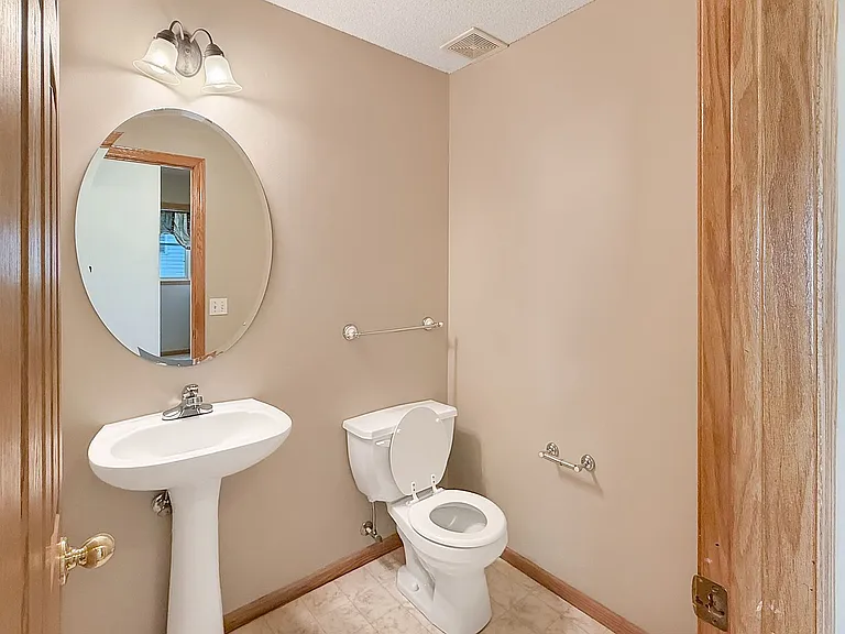 4885 Merrimac Ln N — Photo 10