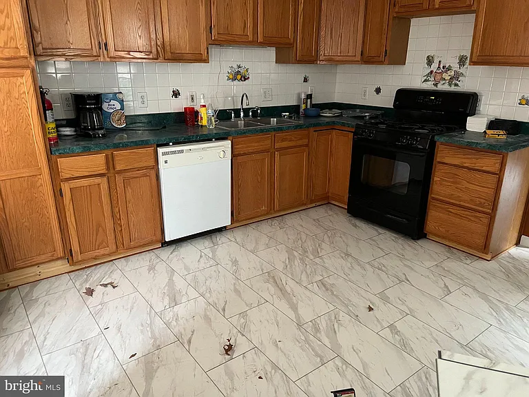 112 1st Ave — Photo 14