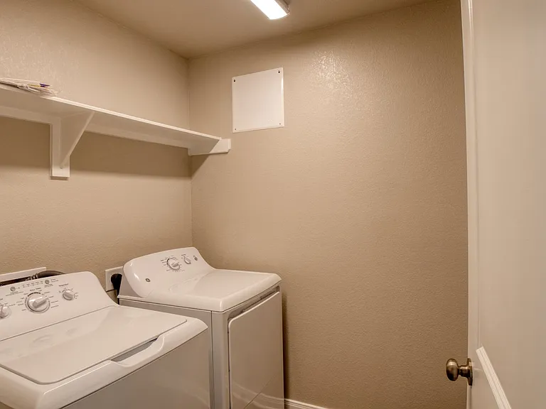 2202 John Ross Ct — Photo 8