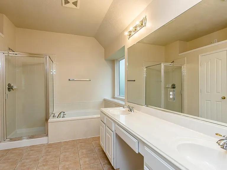 11 Fair Light Ct — Photo 21