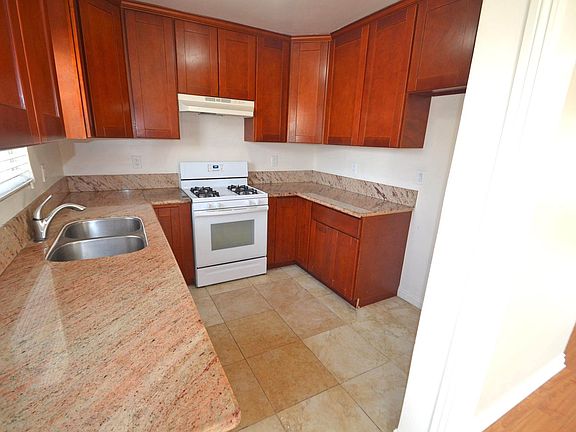 5th image of 7236 Farmdale Ave