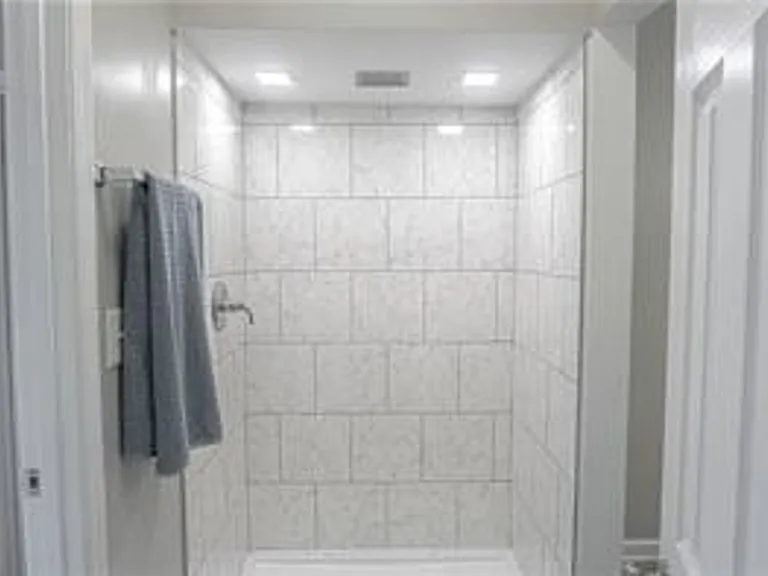 1350 W 38th St — Photo 16