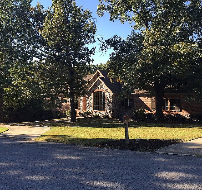2nd image of 90 E Woodridge Ln