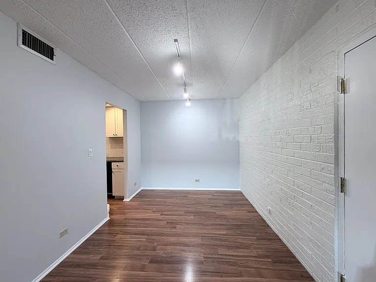 3223 W Parkway Dr #1G — Photo 4