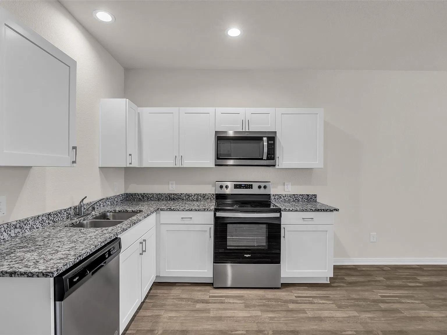 4 bed, 2.0 bath, 1220 sqft, $2,000 — Photo 3