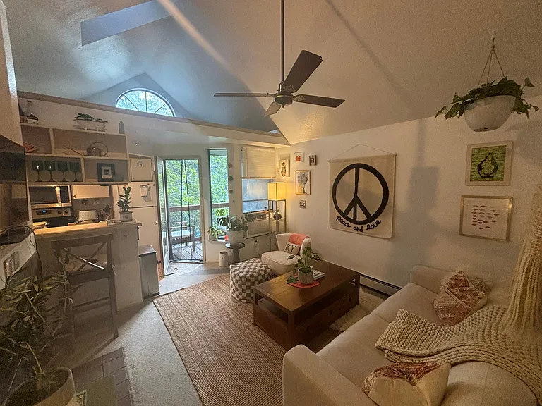 910 Portland Pl #17 — Photo 2