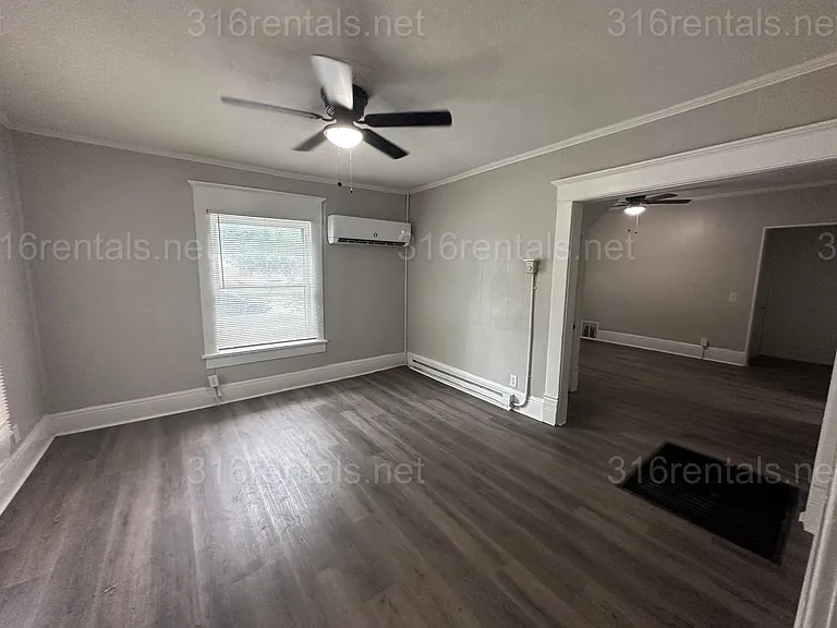 201 N Clarence St #201 — Photo 5