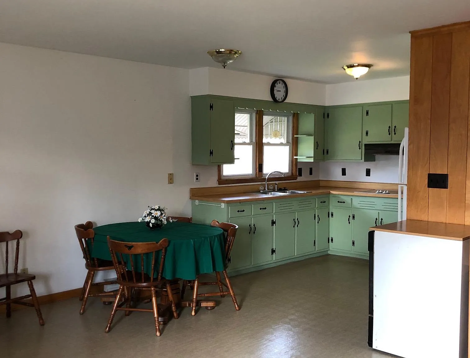 2 bed, 1500 sqft, $1,600 — Photo 2