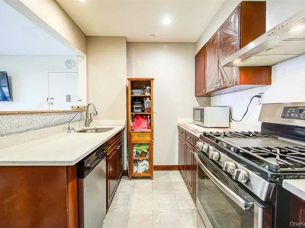 135-46 Grand Central Parkway South Sr image 8 of 17