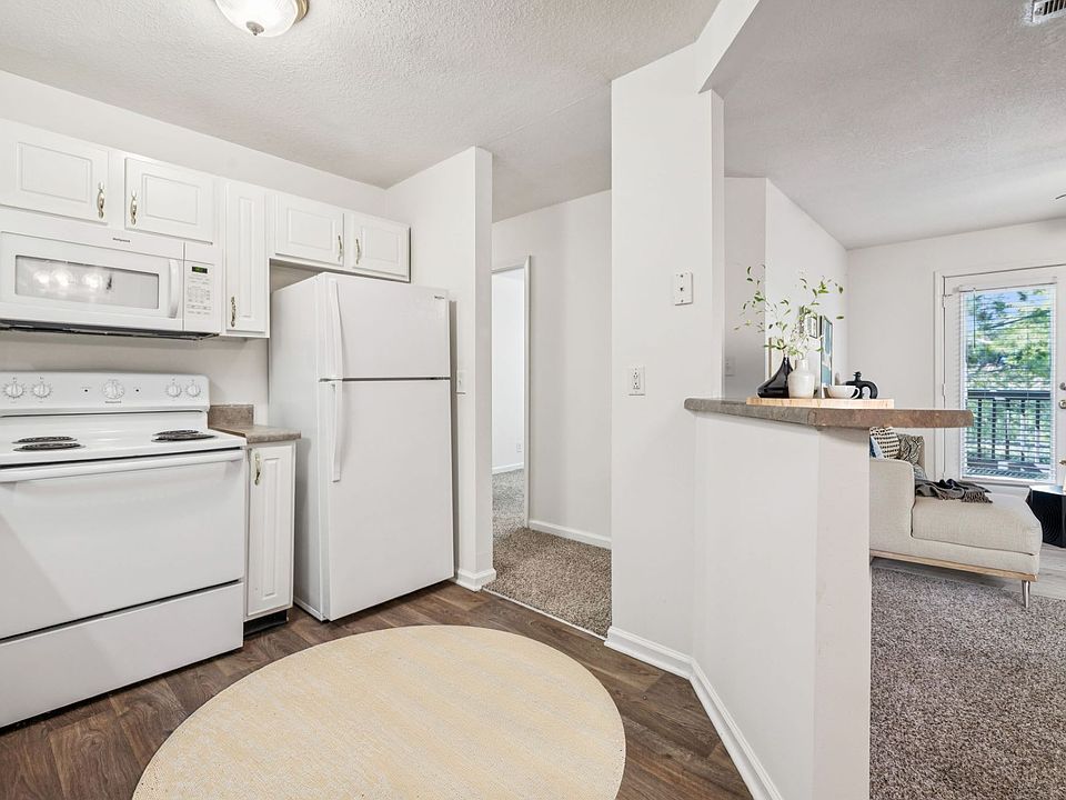 Three Bedroom - 3 Bed / 2 Bath - 1,270 Sq.Ft.