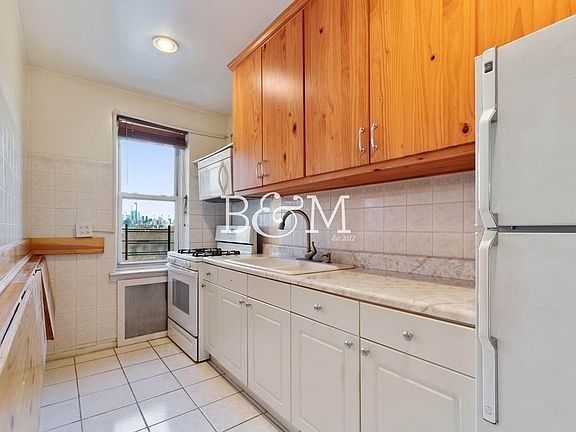 5th image of 3925 51st St APT 5D