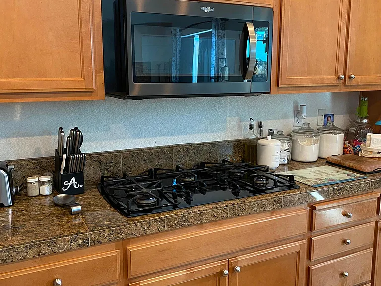 Lovely kitchen with granite countertops