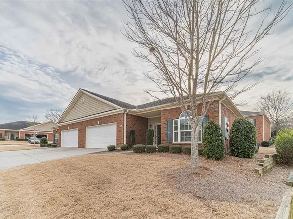 183 Senior Cir, Gainesville, GA 30501