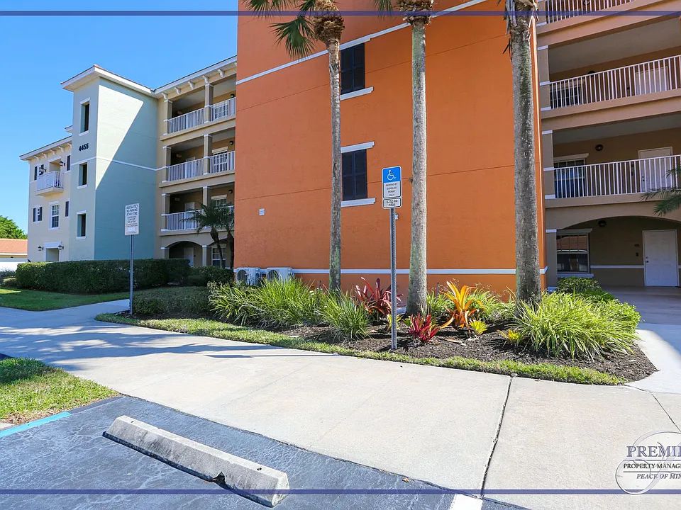4455 Botanical Place Cir #5104