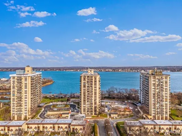 18-05 215 Street #6D, Bayside, NY 11360