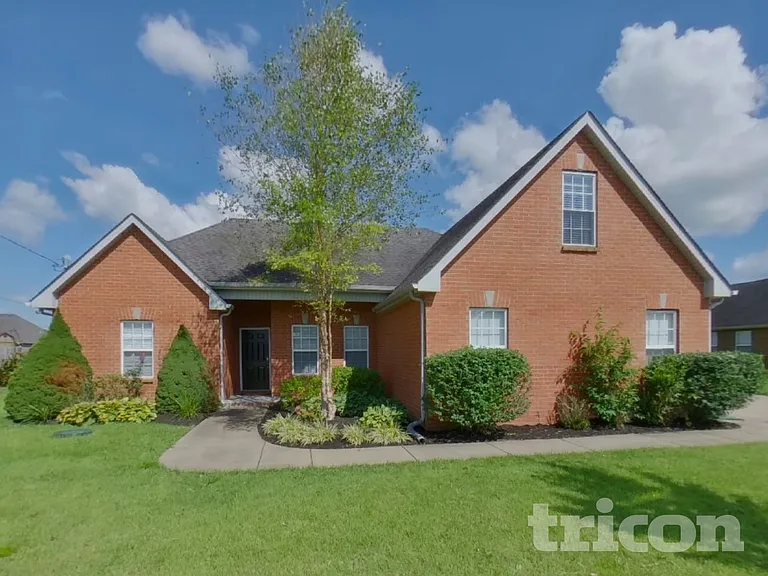 1024 Stratus Dr — Photo 2